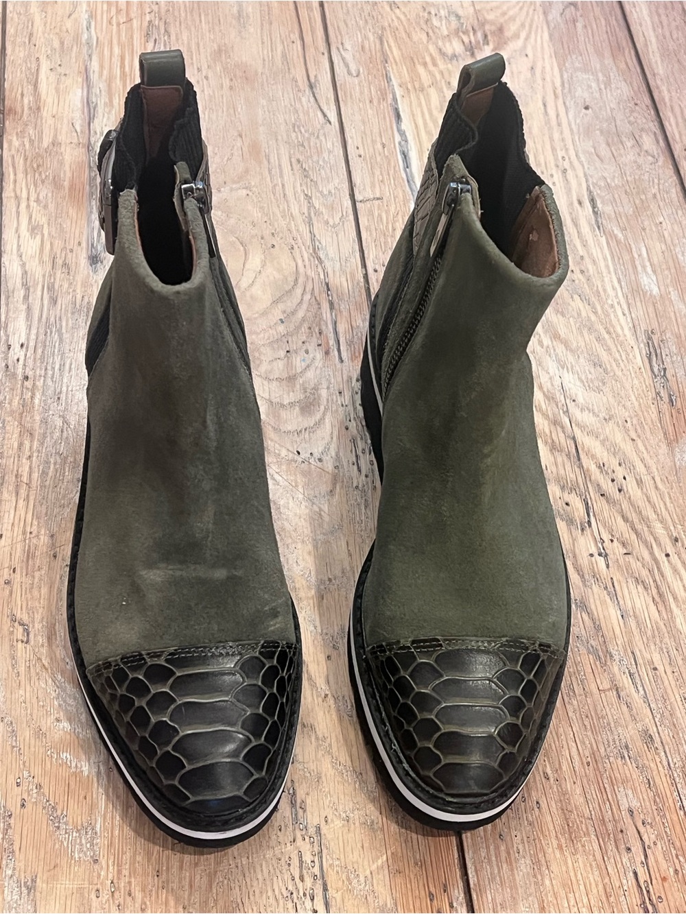 Donald Pliner Women's Green Suede Chelsea Ankle Boots Zip Buckle Snake Toe 6.5 M